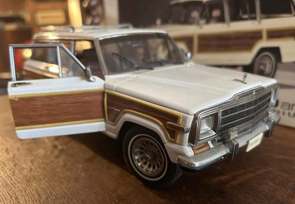 ★JEEP GRAND WAGONEER AUTOart(オートアート)1/18