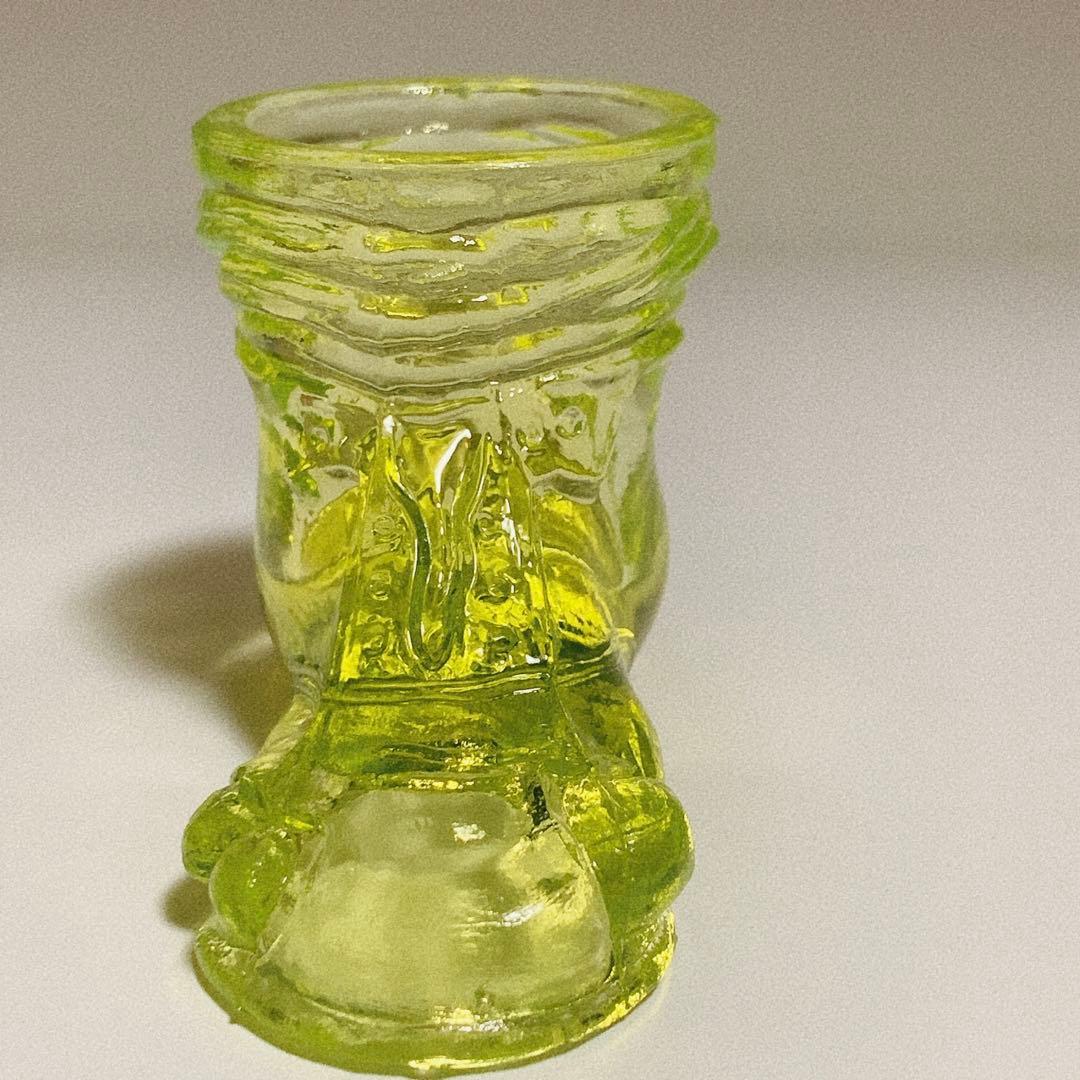 ブーツが破けて指が出ているデザイン ウラン ガラス 置物 小物入れ