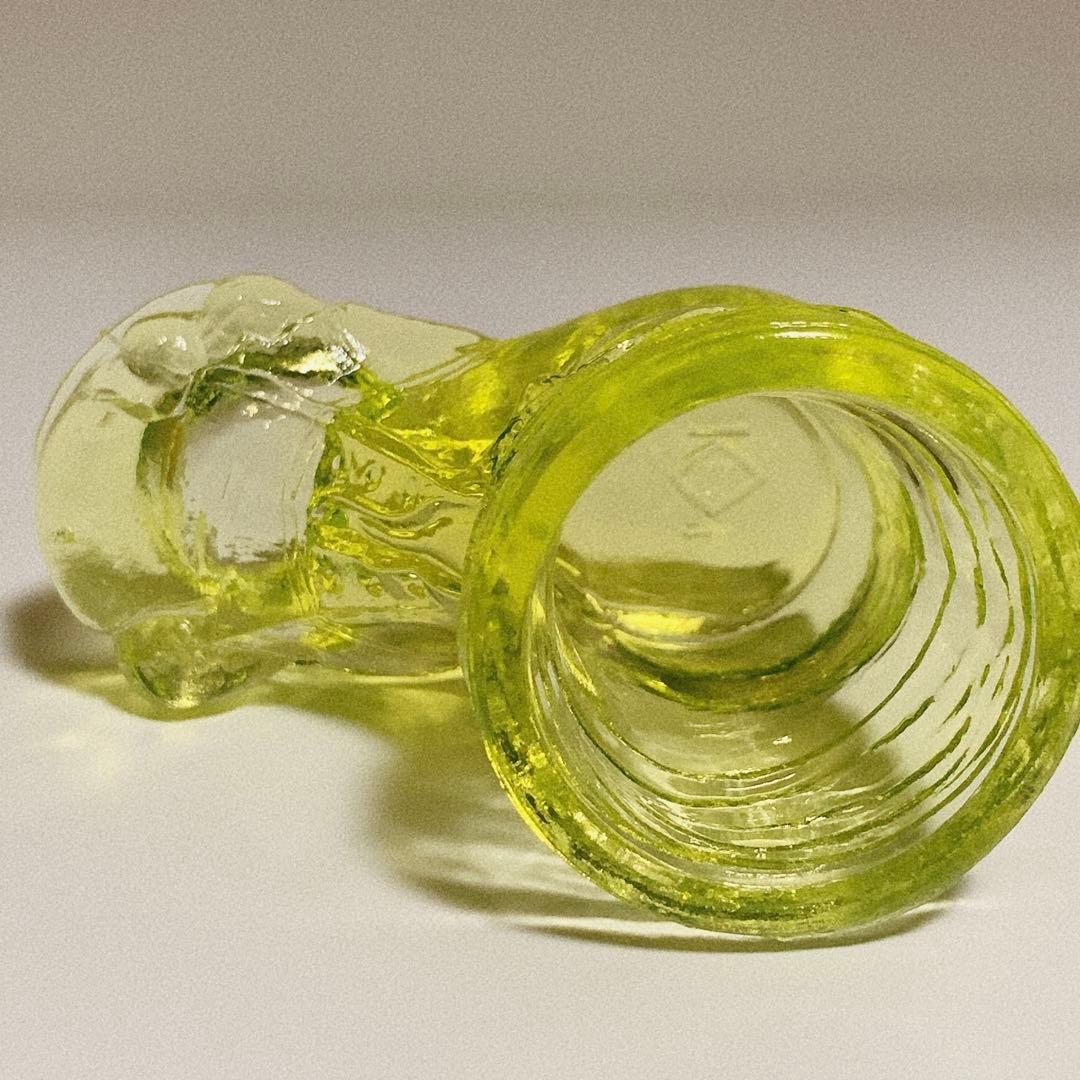 ブーツが破けて指が出ているデザイン ウラン ガラス 置物 小物入れ