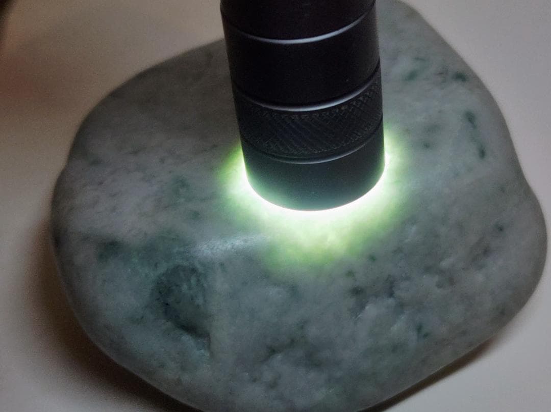 糸魚川76 翡翠 378g ヒスイ 原石 鑑賞石 自然石 誕生石 鉱物 鉱石