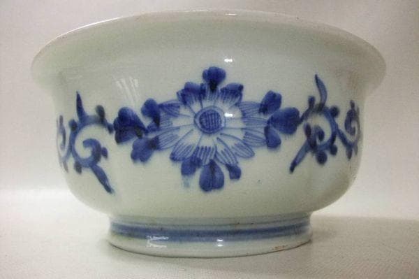 古い 伊万里 染付 唐草 蝶 山水 鉢 骨董品(江戸後期～明治期)骨董