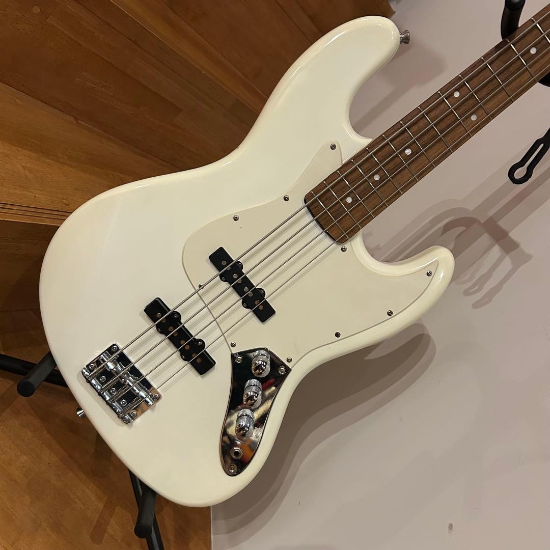 ジャズベースタイプ ホワイトマッチングヘッド Fender Japan Jazz Bass JB-75 マッチングヘッドの相場、高価買取の