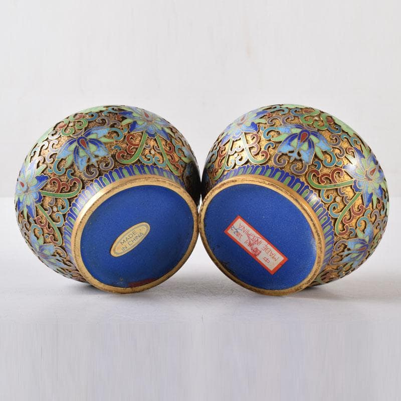 中国 古七宝琺瑯彩 獅子摘 花草文瓶 蓋壷 唐木台付 一對 V 7451 - メルカリ