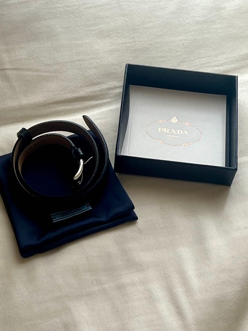 PRADA レザーブレスレット ユニセックス PRADA（プラダ） レザー レッド×ゴールド金具 ブレスレット 箱有 やや