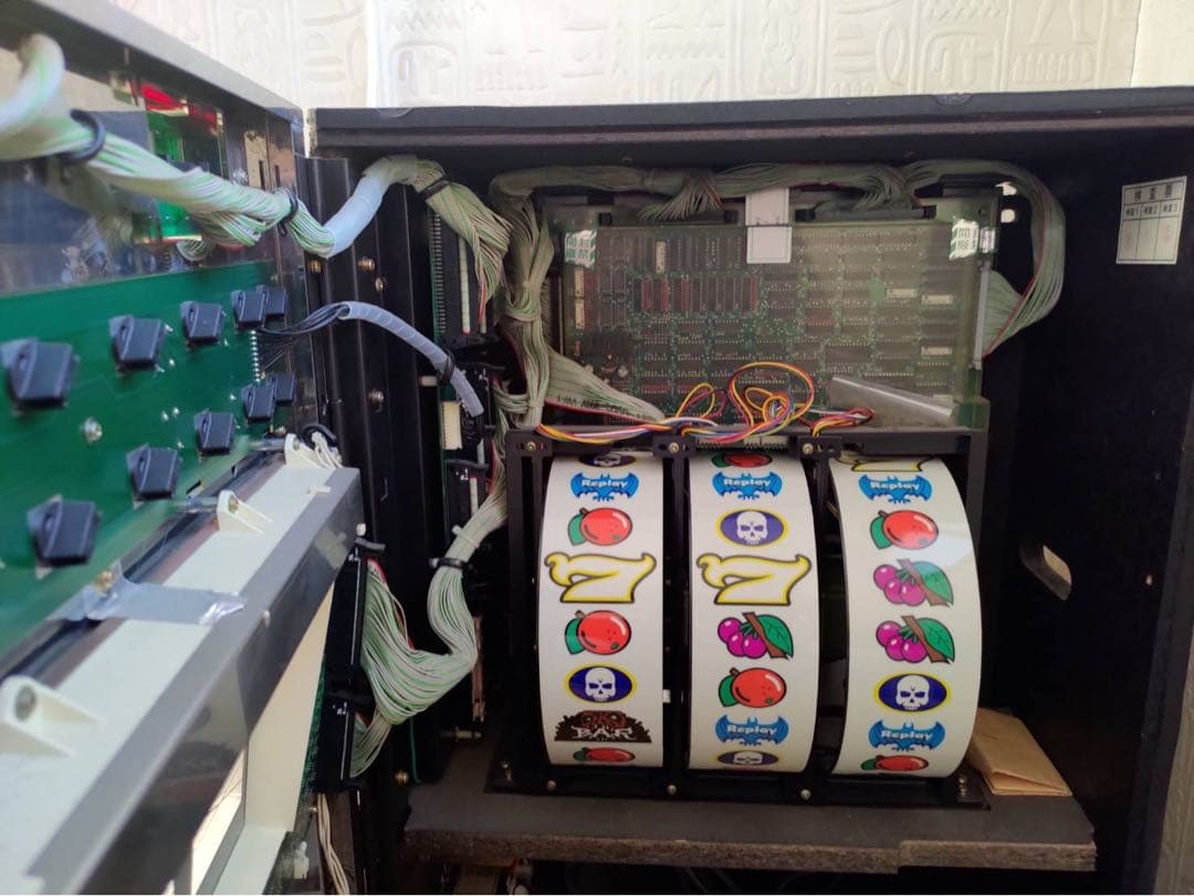 横浜市直接受け取りの方限定※ Gothic BEAST スロットマシン - メルカリ