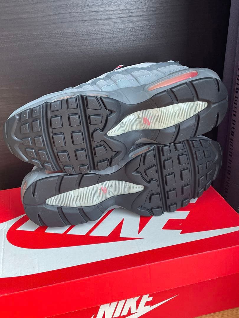 【新品・未使用】NIKE AIR MAX 95 ESSENTIAL 27.5cm