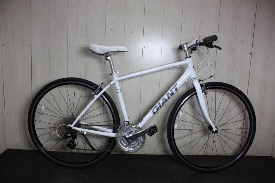 GIANT ESCAPE R3 700C アルミ 24速 470mm 白クロス - メルカリ