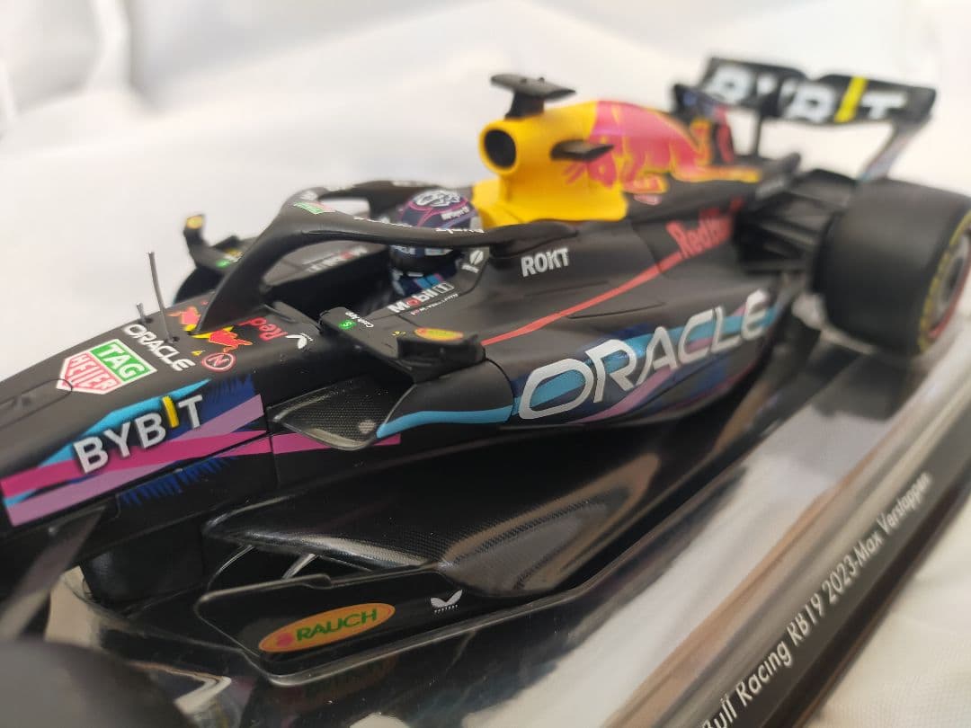 【中古】1/24 F1 ミニカー レッドブル RB19マイアミGP