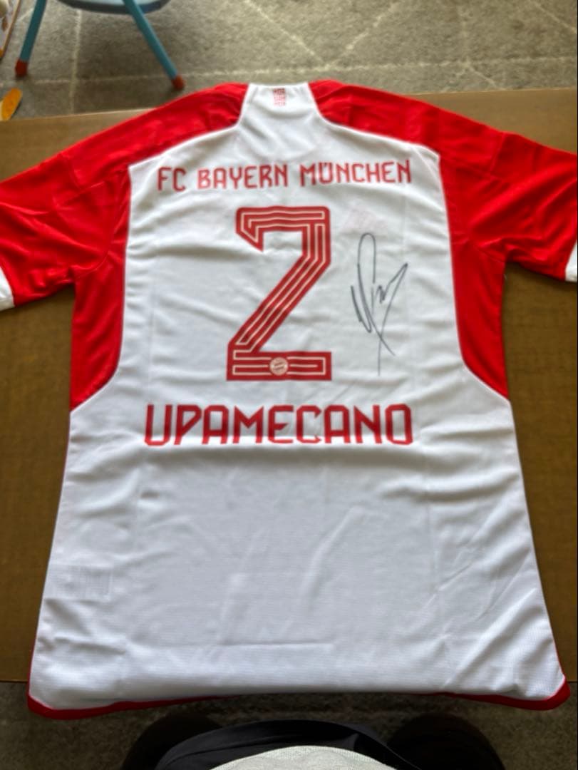 サイン入り[正規品]23/24FCバイエルン•ミュンヘンユニフォーム　ウパメカノ サイン入り[正規品]23/24FCバイエルン•ミュンヘンユニフォーム