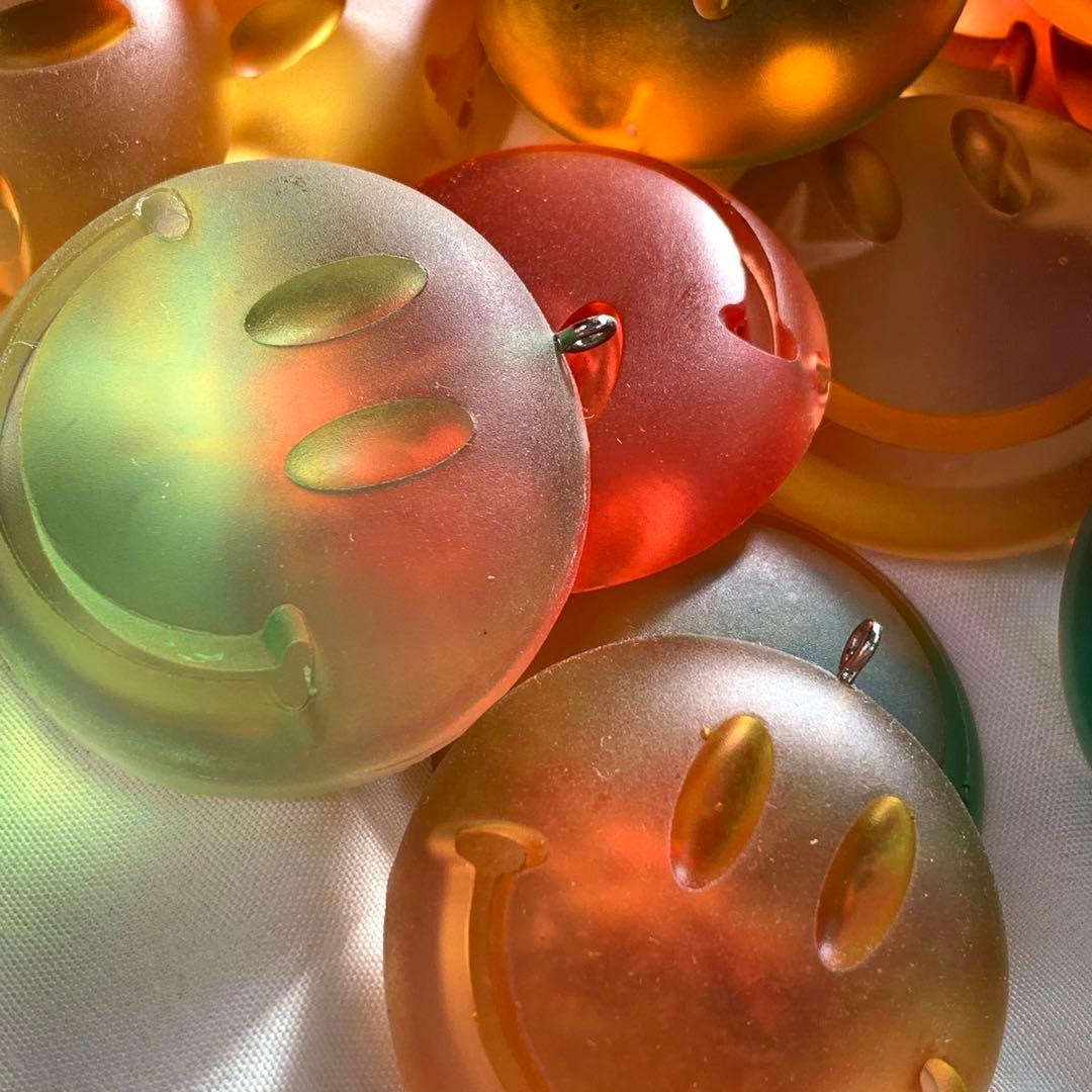 スマイリーフェイス 樹脂コレクション108個商品仕入れ卸