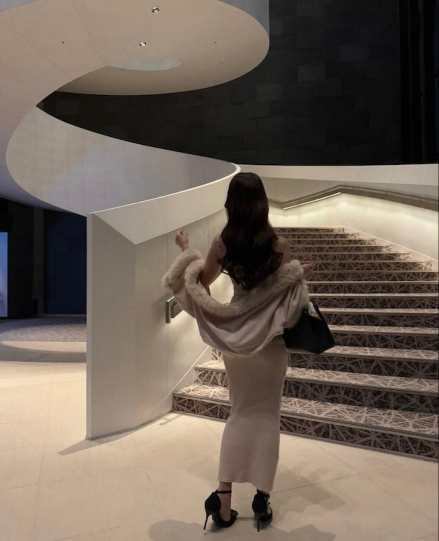 《大人気》elmyu ファーポンチョカーデ×チェーンワンピset パーティー白