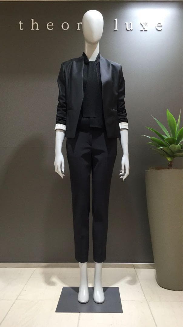 Theory luxe EXECUTIVE ノーカラー パンツスーツ 38 Theory luxe - theory luxe Executive 現行 セットアップ 38 黒の通販