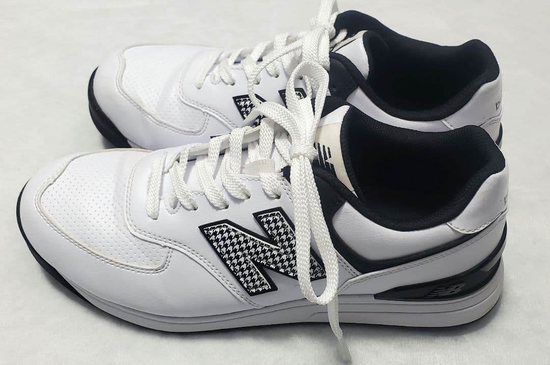 【美品】23.5cm ニューバランス ゴルフシューズ スパイクレス