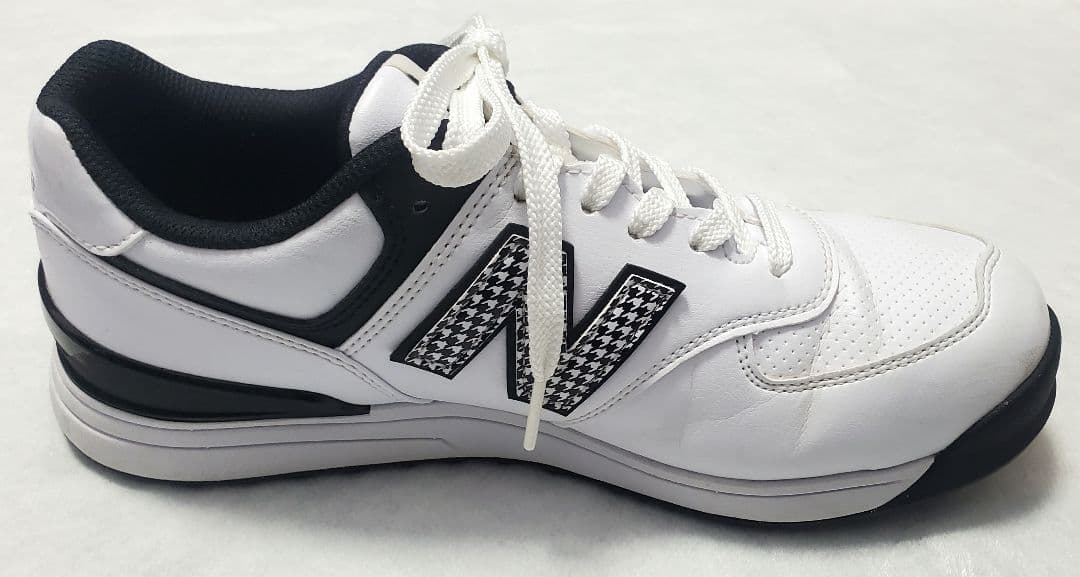 【美品】23.5cm ニューバランス ゴルフシューズ スパイクレス