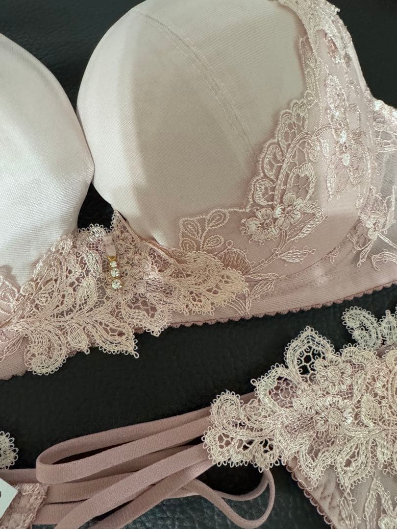 れみ☆ Salute 女優ブラ？☆E75 豪華3点セット　貴重サイズ　新品