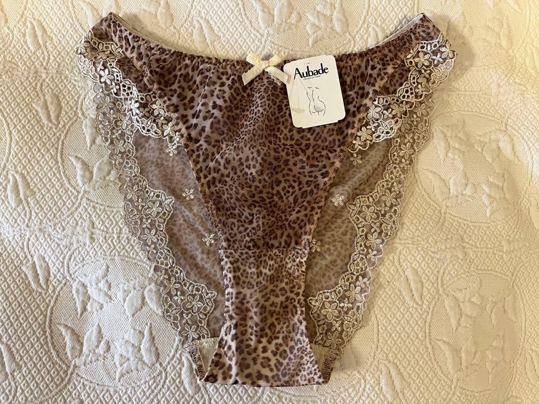 《Aubade 》新品タグ付　ヒョウ柄 と花柄 ブラジャー&ショーツセット