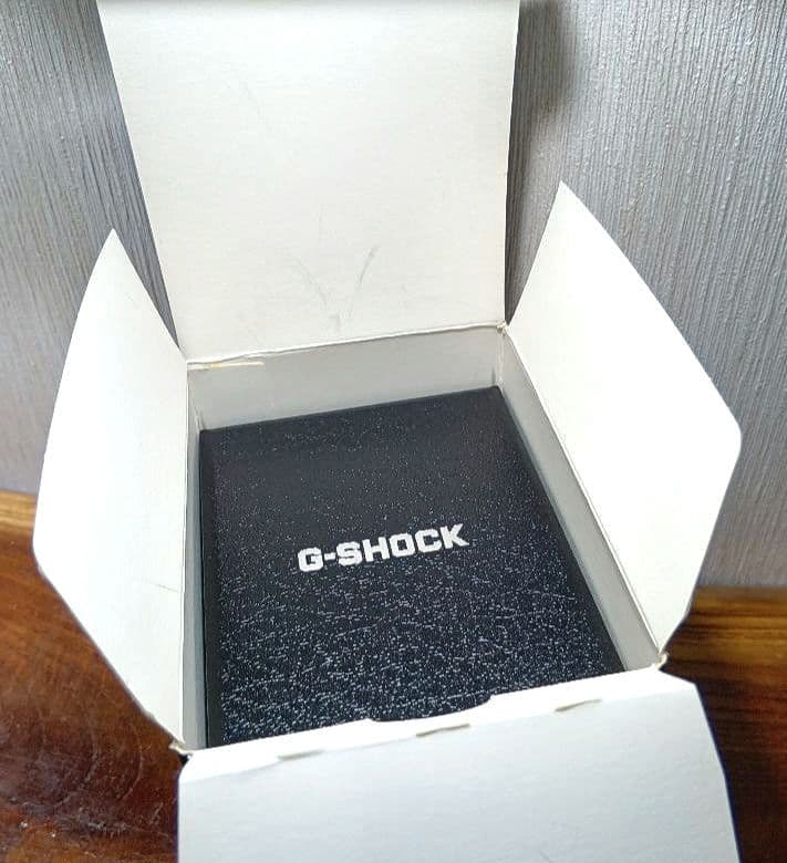 カシオ　G-SHOCK GST-W300 -7AJF　ホワイト　箱ごとメルカリ便