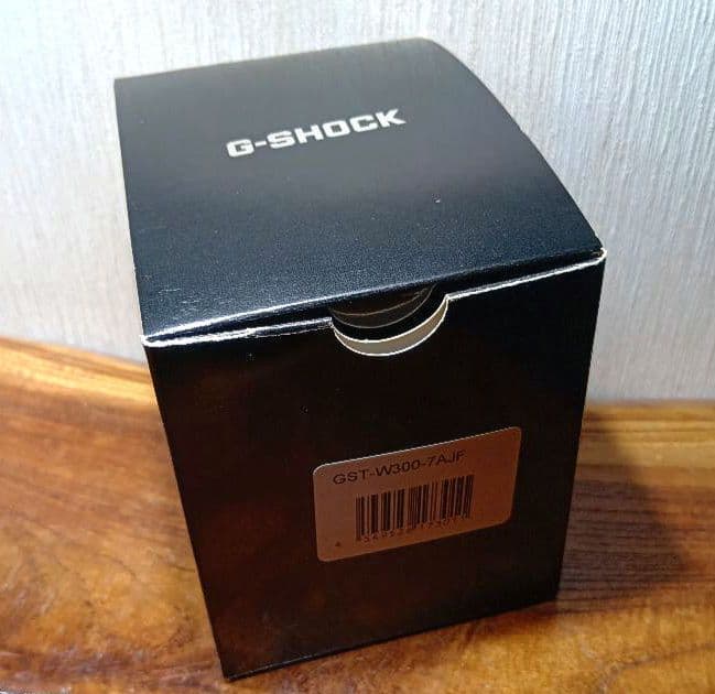 カシオ　G-SHOCK GST-W300 -7AJF　ホワイト　箱ごとメルカリ便