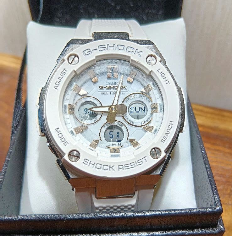 カシオ　G-SHOCK GST-W300 -7AJF　ホワイト　箱ごとメルカリ便