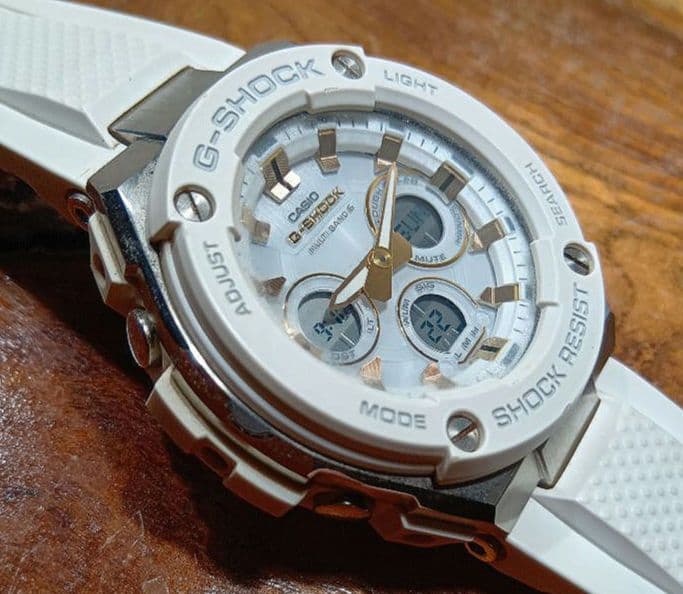 カシオ　G-SHOCK GST-W300 -7AJF　ホワイト　箱ごとメルカリ便