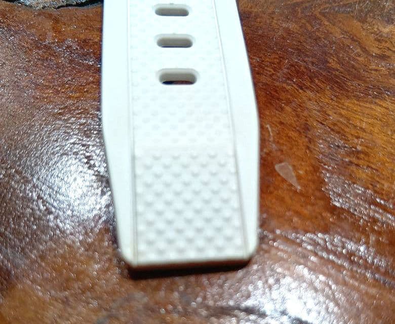 カシオ　G-SHOCK GST-W300 -7AJF　ホワイト　箱ごとメルカリ便