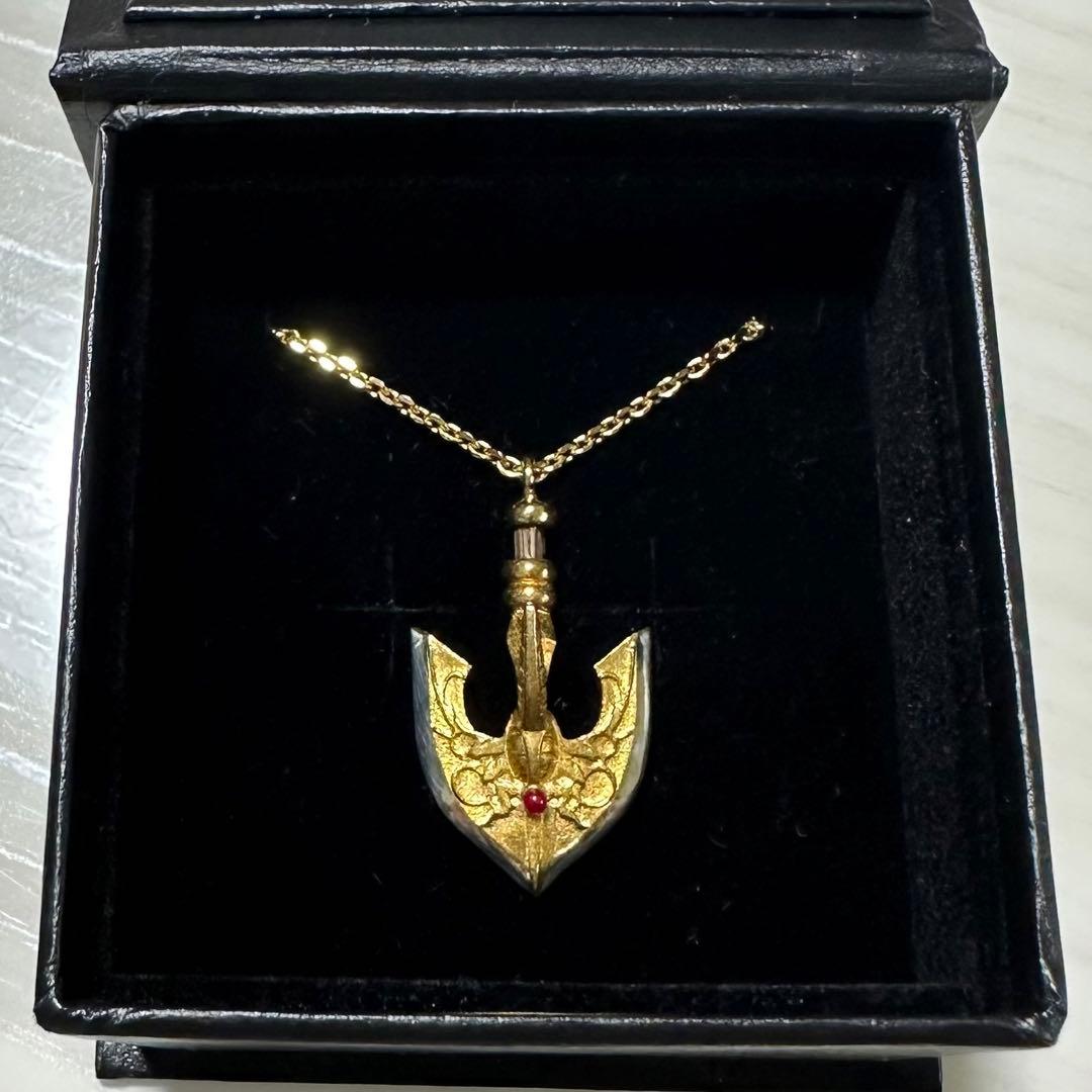 ジョジョの奇妙な冒険 黄金の風 黄金の矢 ペンダント - メルカリ
