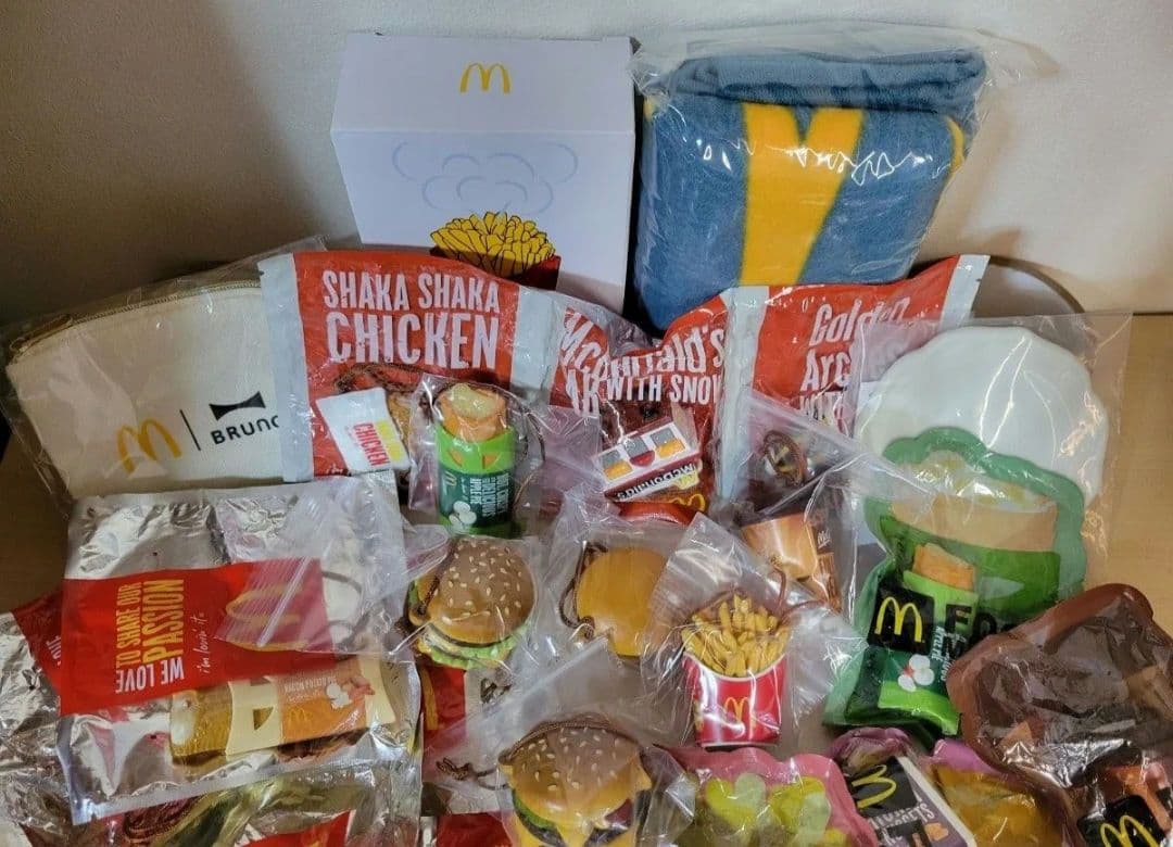 マクド新品2個追加！「フードストラップ全コンプ＋マグネットや雑貨26点セット」