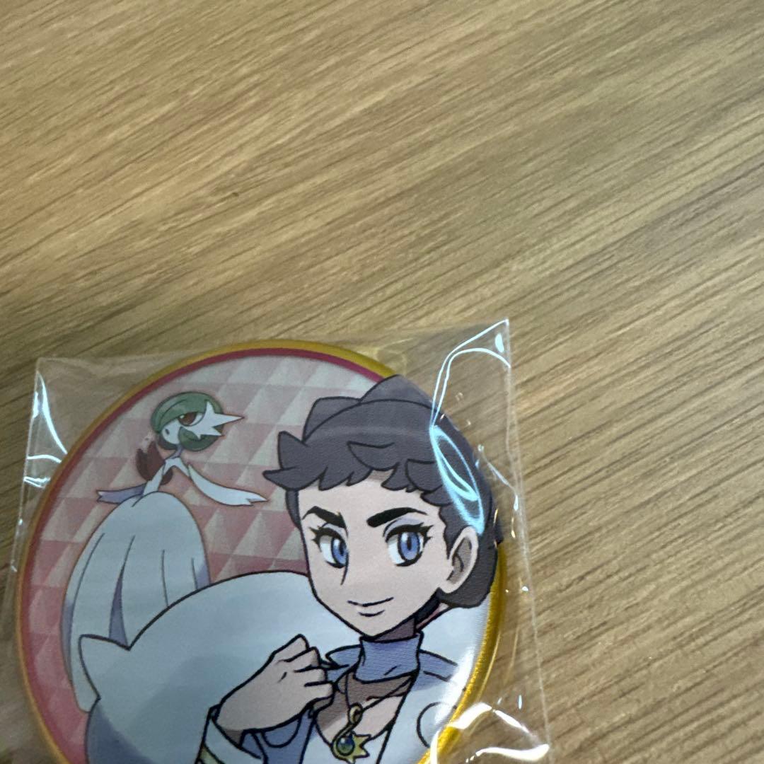 ポケモン XY カロス トレーナー 缶バッジ カルネ　メガサーナイト【4927