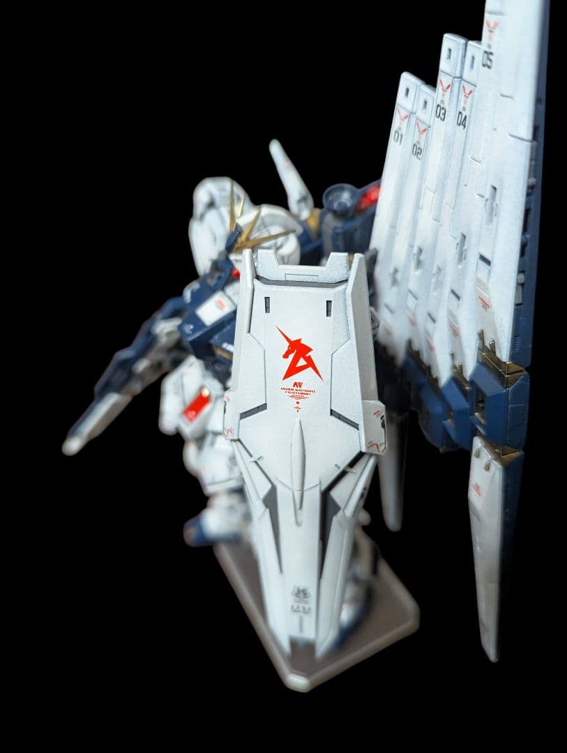 ​【完成品】RG 1/144 νガンダム（ガンプラ）