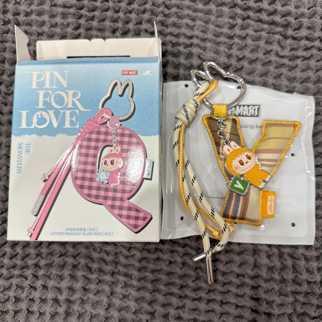 ラブブ アルファベットペンダント イニシャルキーチェーン 【Y