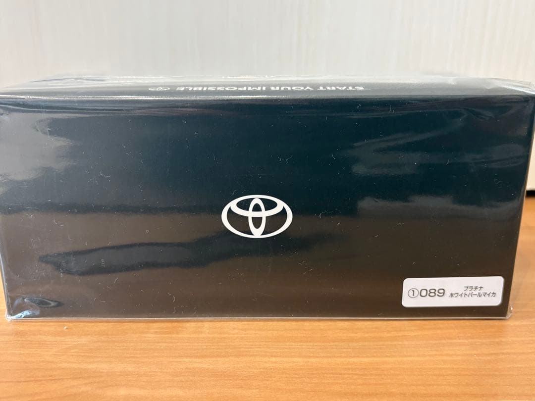 トヨタ　ヴェルファイア　40系 1/30スケール ホワイトパールマイカ