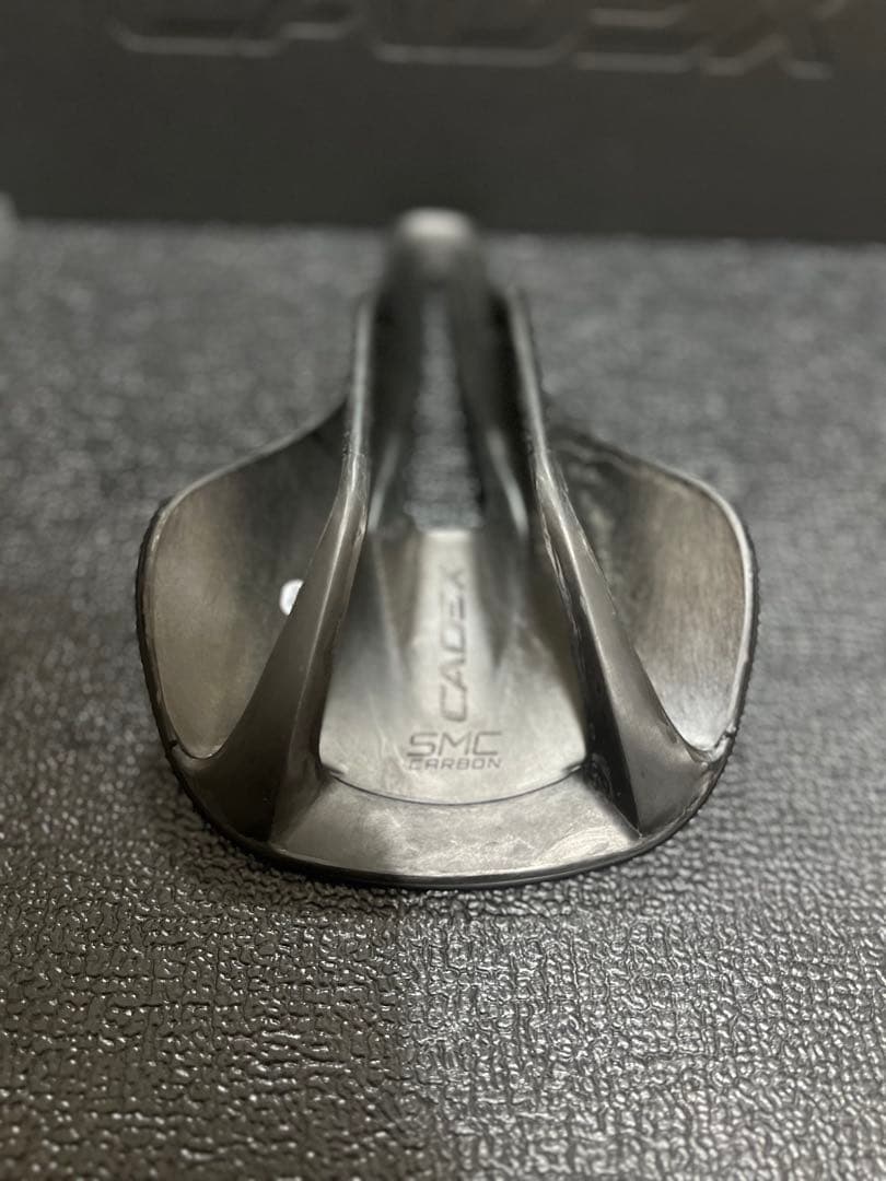 新品】 CADEX AMP カーボンサドル 129g - パーツお 手頃 価格