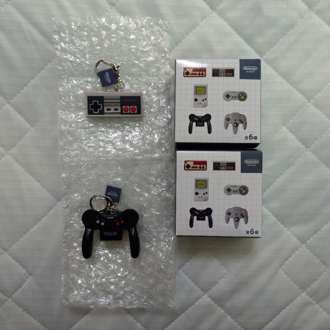 ニンテンドーミュージアム ゲームハードキーホルダー 1983-1999 2点
