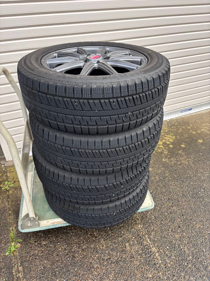 スタッドレスタイヤ４本セット　185/60/R15