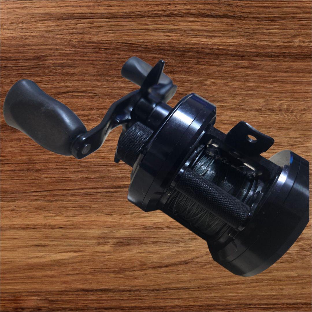 希少廃盤品 Megabass BLACK JUNGLE リール 右ハンドル