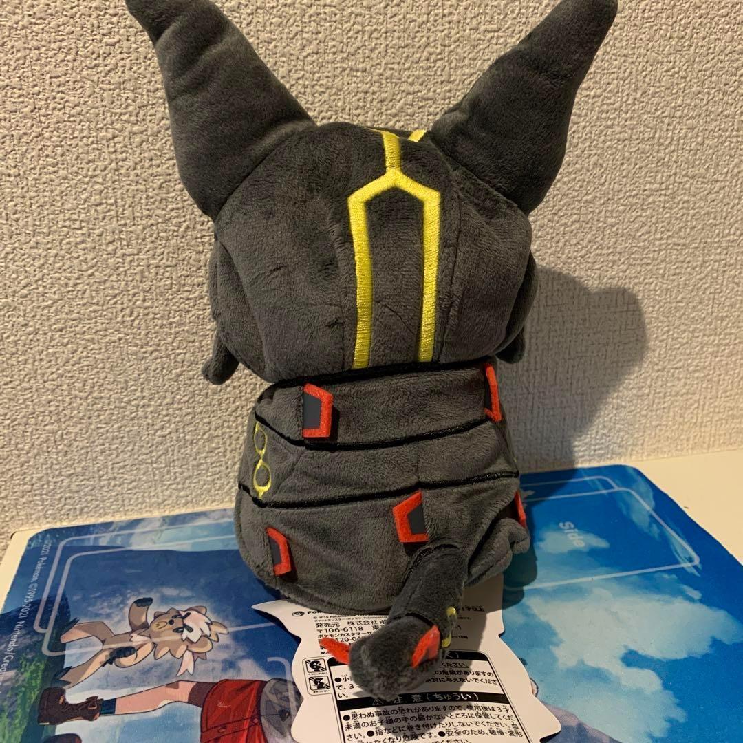 ポケモンセンター 黒いレックウザのポンチョを着たピカチュウ