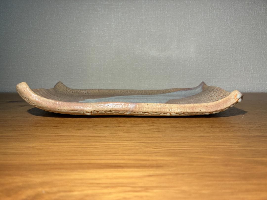 049 【作家物・窯印あり】志野焼 ”松” 平皿/工芸品/陶芸