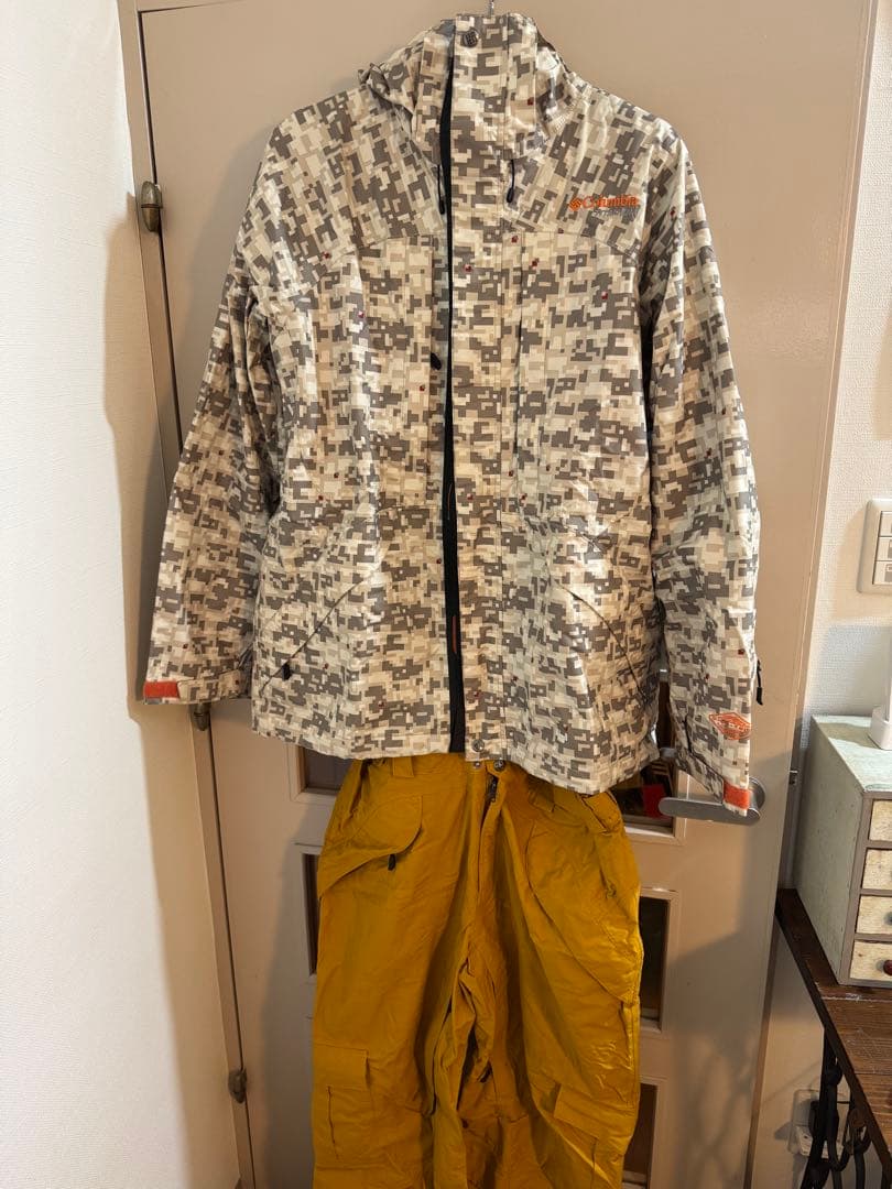 Columbia スノーボードウェアセット（カモフラージュ） Columbia（コロンビア） スノージャケット メンズ アウトドアウェア