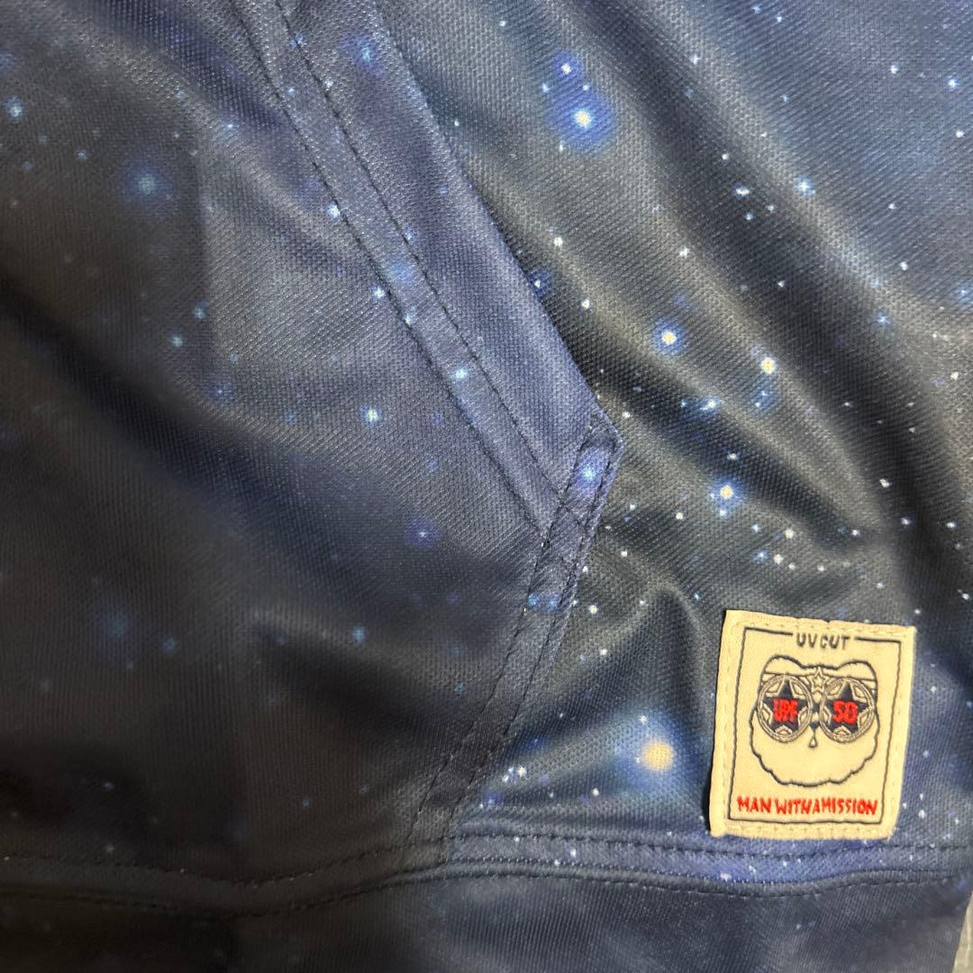 マンウィズアミッションUVカット宇宙柄パーカー