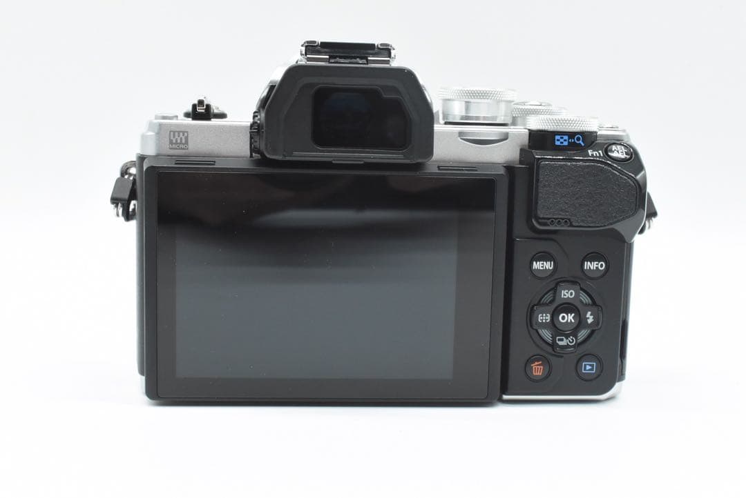 ほぼ新品OLYMPUS オリンパス E-M10 markⅢ 《S数1500回》