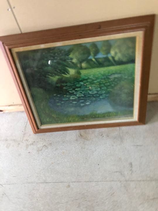 左下に作者名相手あります　作者名はわかりませんなのでこの値段です