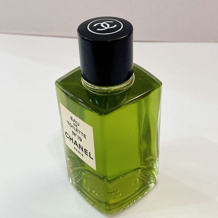 未使用 シャネル CHANEL N°19 オーデトワレ 50ml 19番 - メルカリ