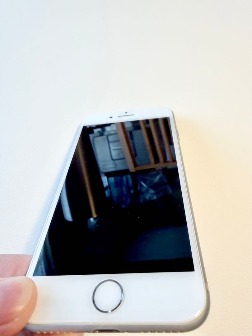 美品】iPhone8 シルバー 64GB SIMフリー バッテリー86%