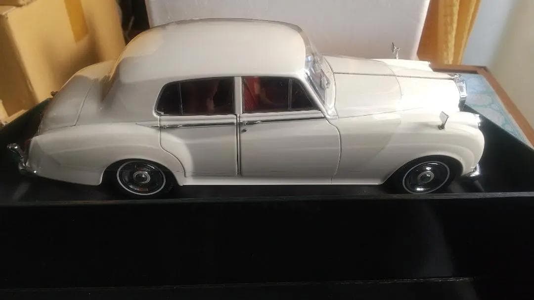 ミニチャンプス 1/18 ベントレー S2 リムジン 1954 - メルカリ