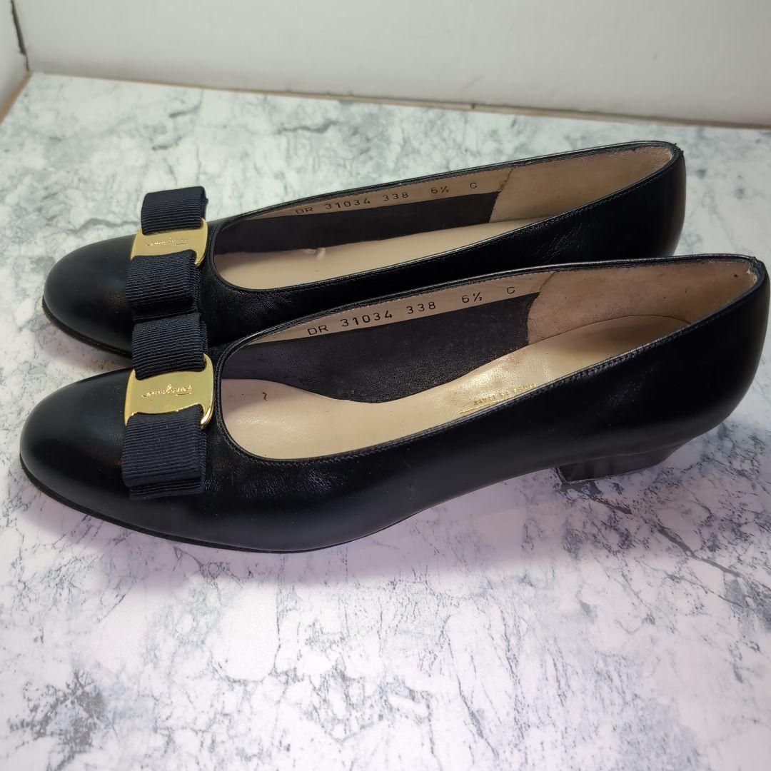 FERRAGAMO レザーブラック リボン付き パンプス - メルカリ