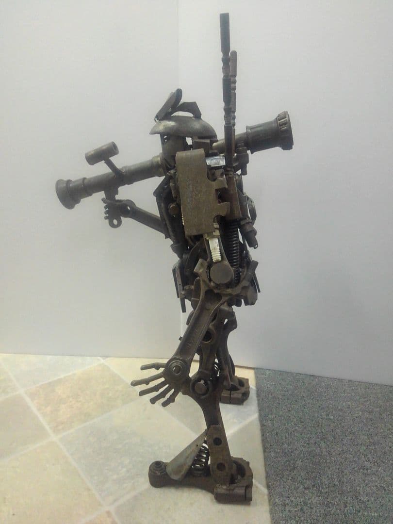 手作り 鉄製ロボット ガンダム風