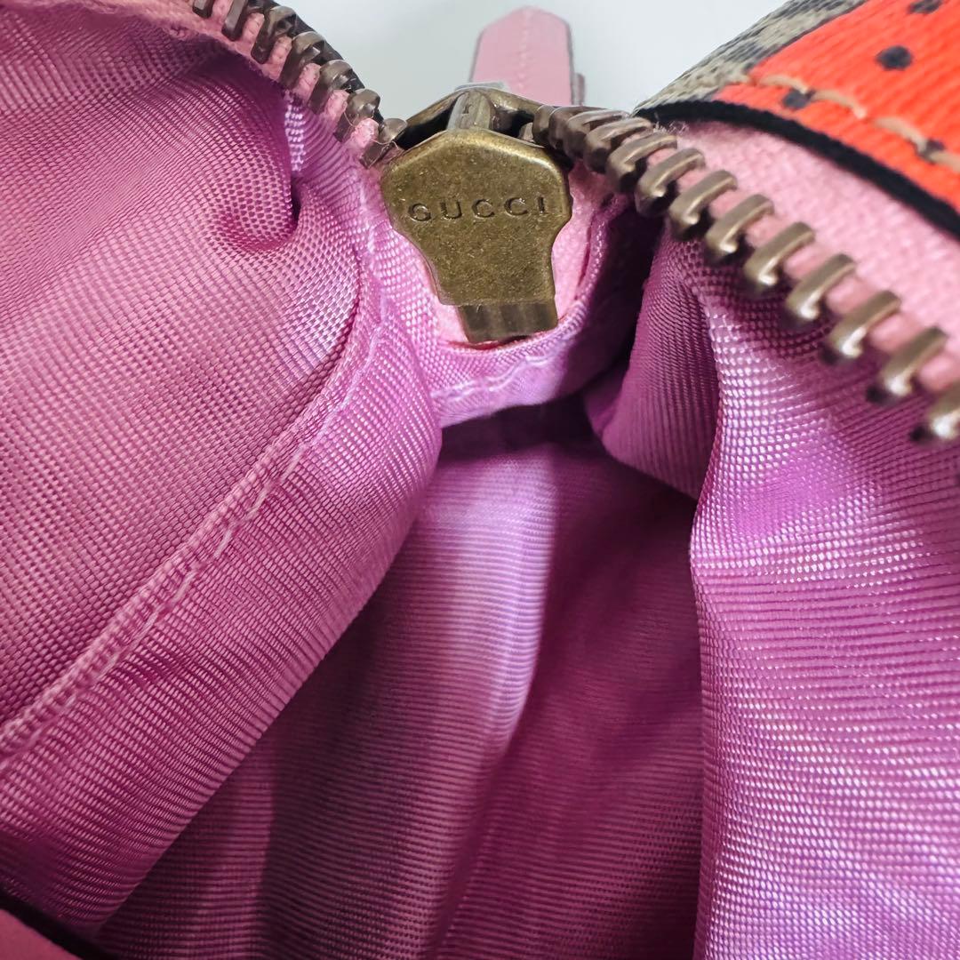 希少 GUCCI イチゴ柄 ポーチ GGスプリーム ストロベリー 化粧ポーチ