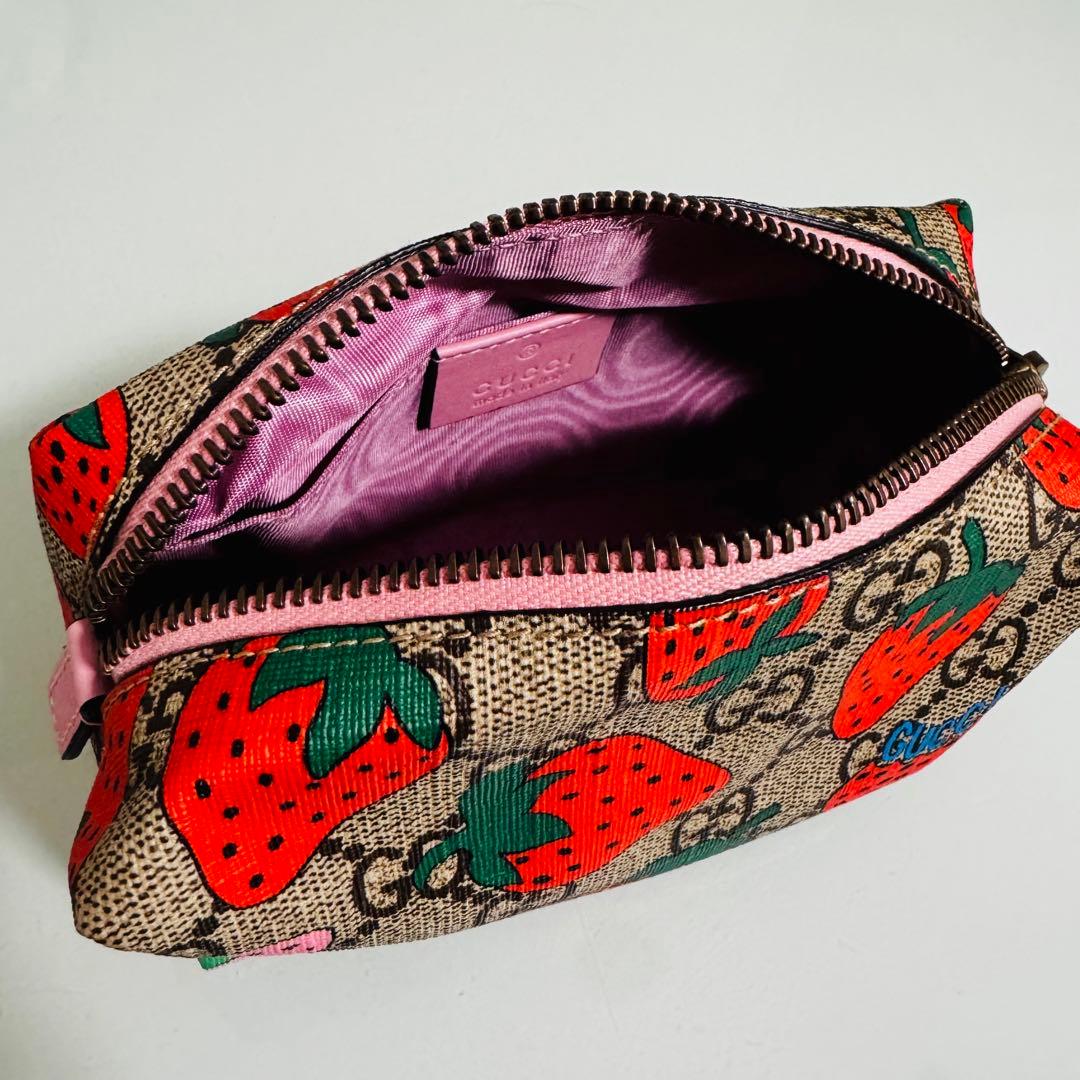 希少 GUCCI イチゴ柄 ポーチ GGスプリーム ストロベリー 化粧ポーチ