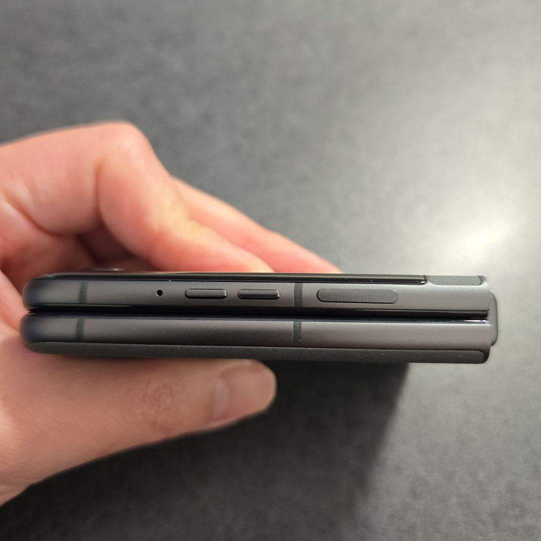 使用時間・短期] motorola razr 50s コアラグレイ オマケ多数 - メルカリ