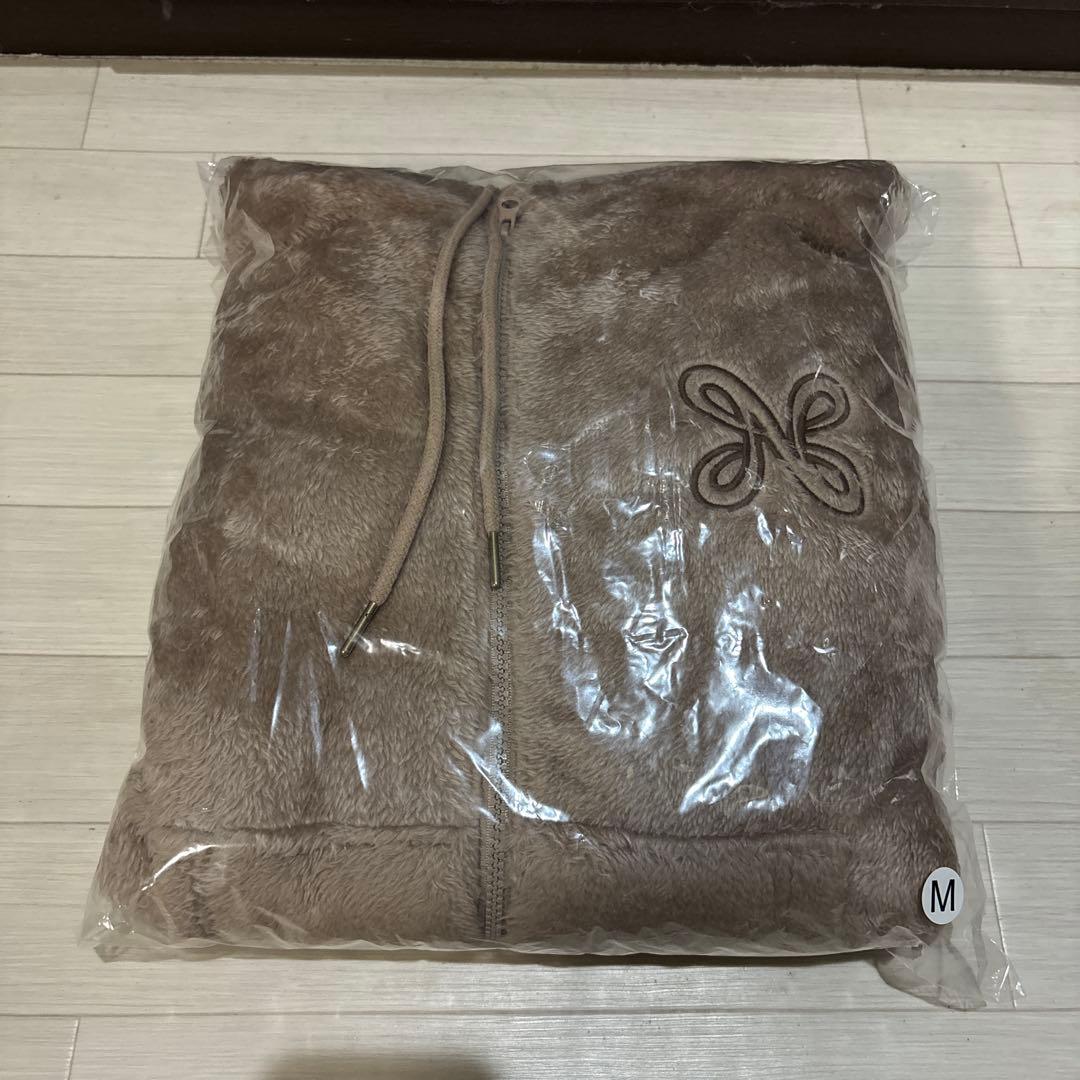 NiziU パーカー Mサイズ NiziU “NEW EvoNUtion” - メルカリ